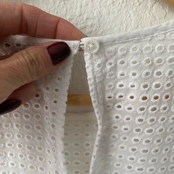 Club Monaco Colinee Eyelet Top Size Small - Picture 5 of 9
